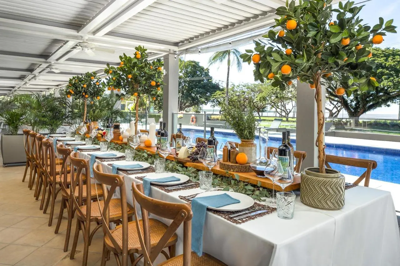 Cairns Harbourside Hotel 4*,