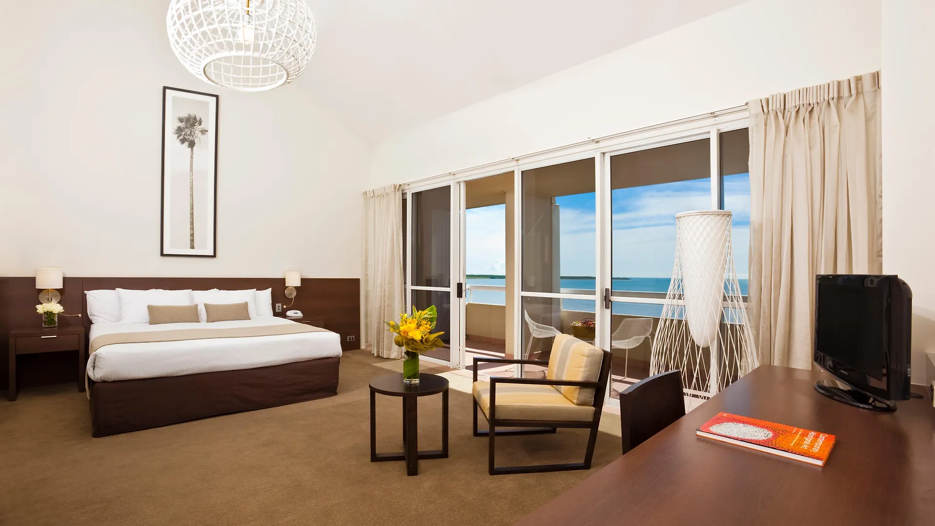 Cairns Harbourside Hotel