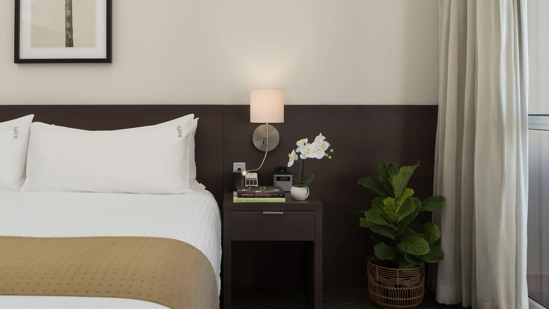 Cairns Harbourside Hotel