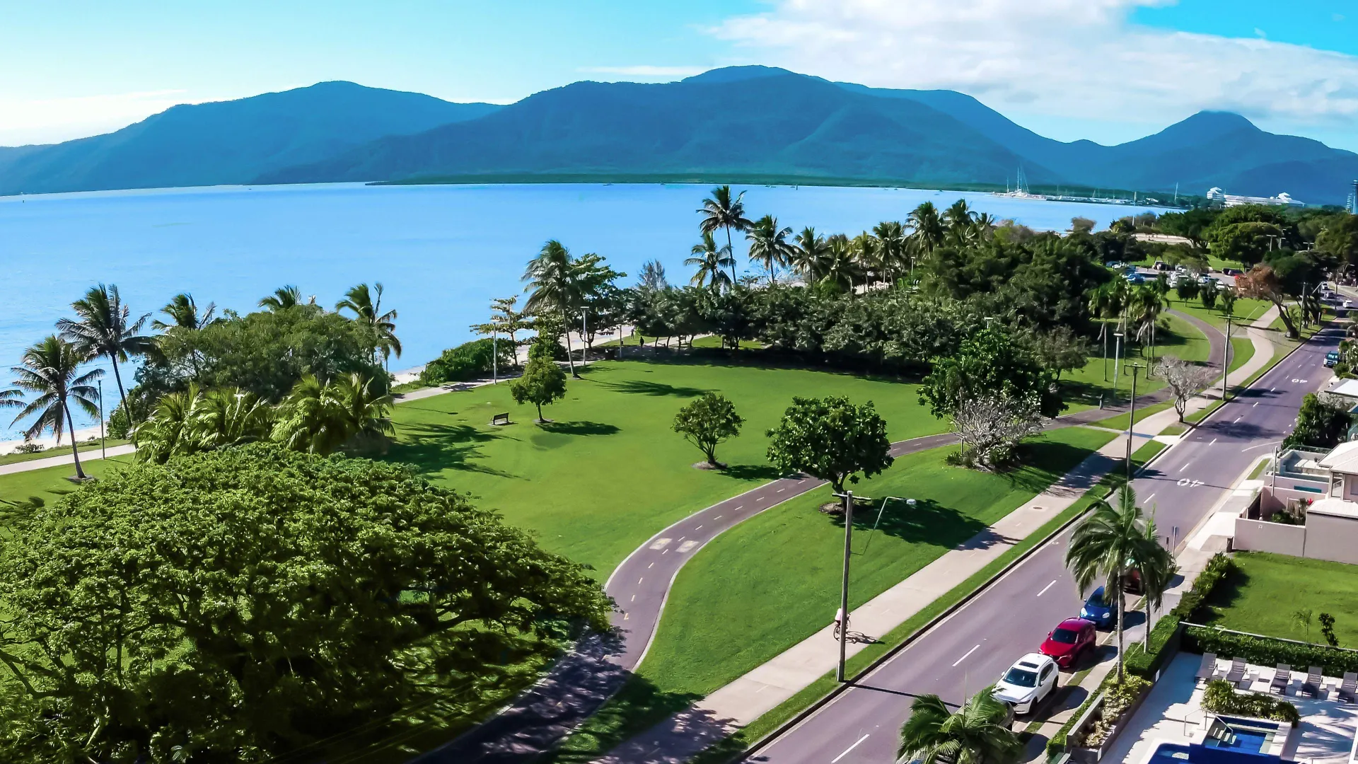 Cairns Harbourside Hotel 4*,