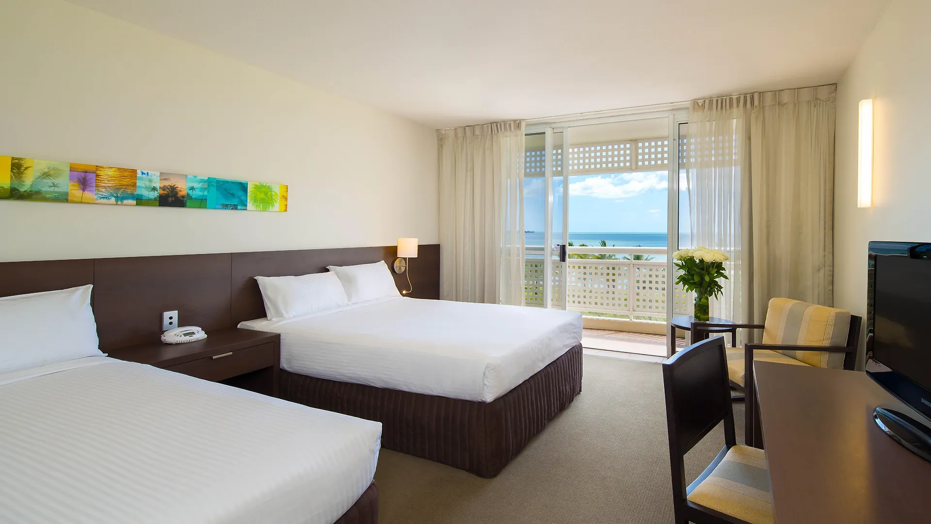 Cairns Harbourside Hotel