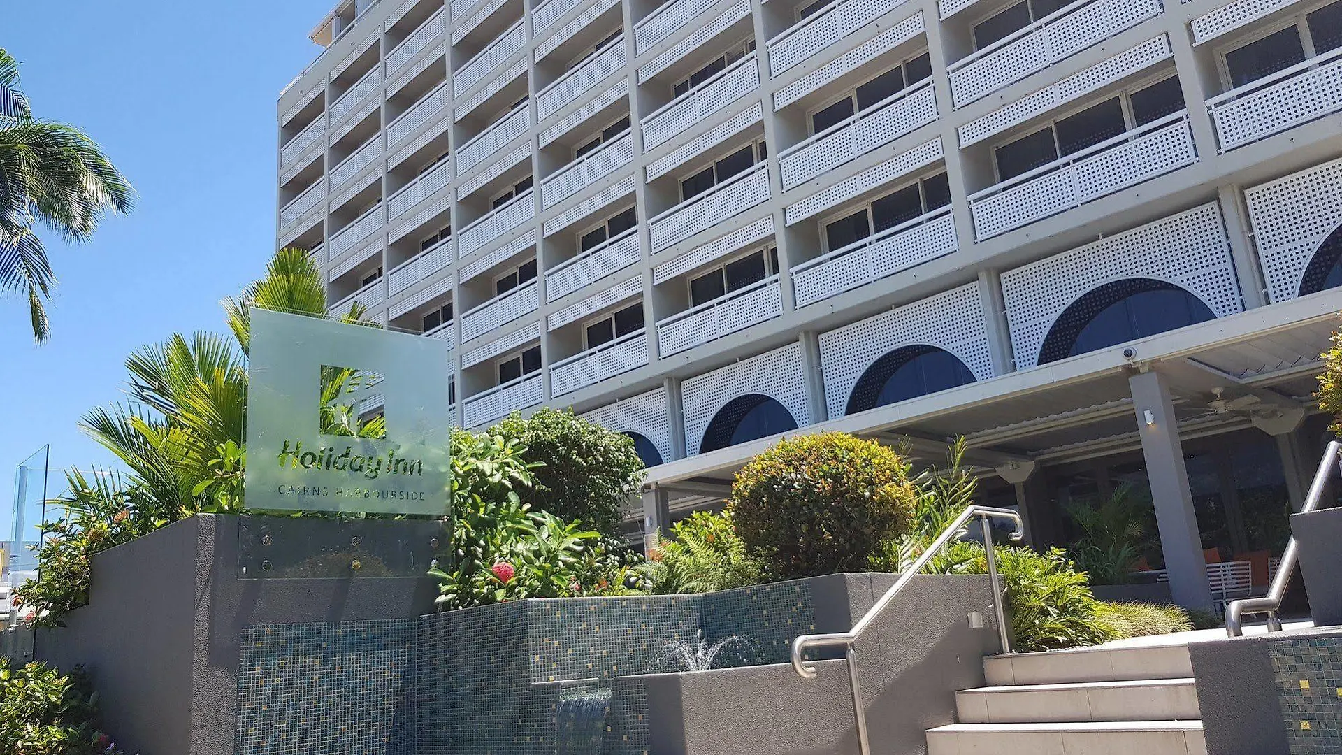 Cairns Harbourside Hotel