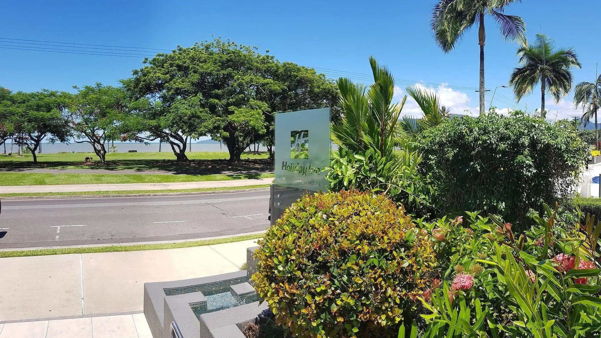 Cairns Harbourside Hotel